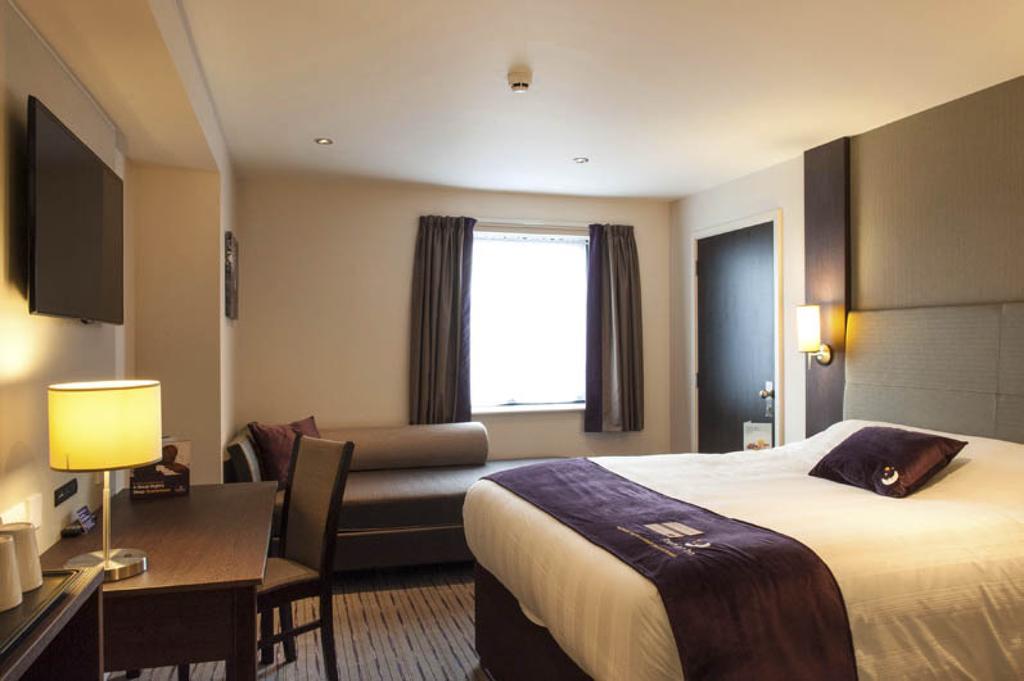 Premier Inn Barrow In Furness ภายนอก รูปภาพ