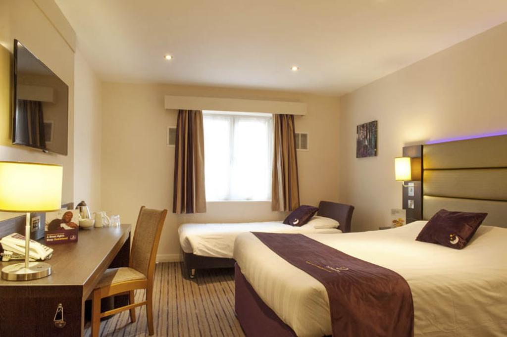 Premier Inn Barrow In Furness ภายนอก รูปภาพ