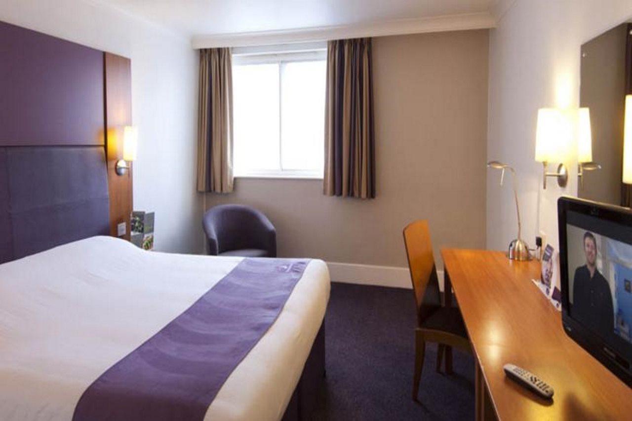 Premier Inn Barrow In Furness ภายนอก รูปภาพ